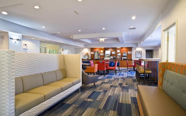 Holiday Inn Express Hotel & Suites Vermillion, an IHG Hotel