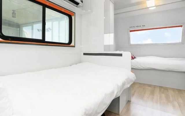 Pohang Guryongpo Uni's Bada Caravan