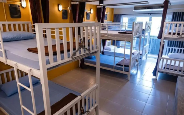 Krabi Freedom Hostel And Bar