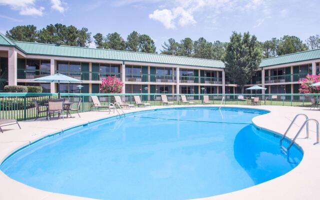 Ramada by Wyndham & Suites Warner Robins
