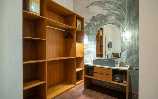 Luxury Private Loft, 2 BR, Canggu With Staff