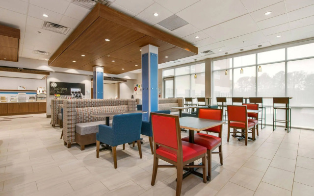 Holiday Inn Express & Suites Carrollton West by IHG