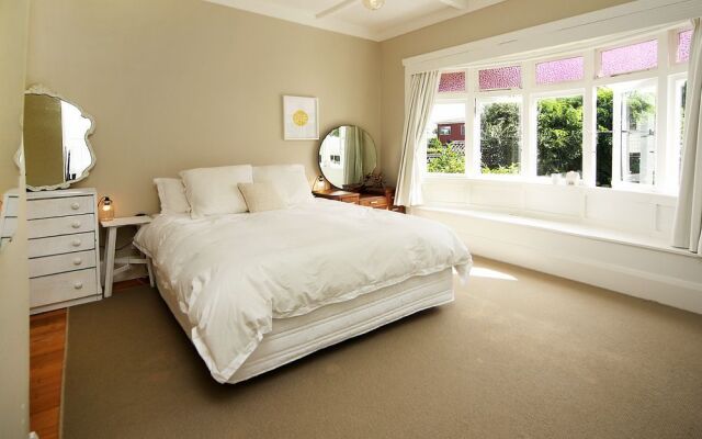 Bungalow Retreat Near Eden Park