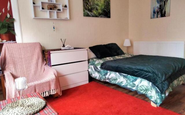 Spacious flat in Bridgeton, Glasgow