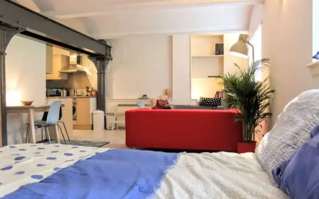 The Old Whisky Bond Studio Apartment