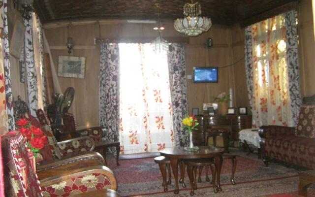 Young Shahzada Group of Houseboats
