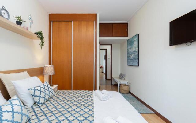 Deluxe Bright Flat with Netflix by Host Wise