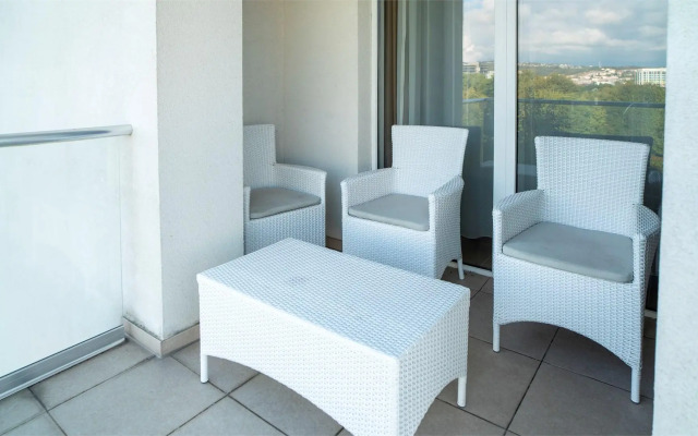 Phoenix De Lux Apartment on Parashnaya street 15
