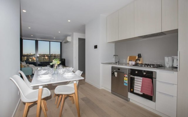 Stunning Apartment In Parkville