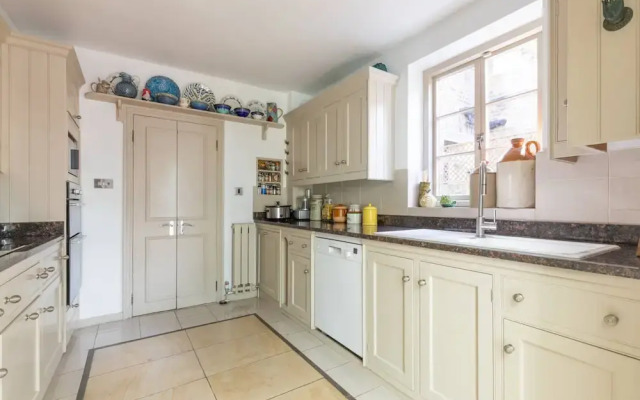 Lilyville Road III by Onefinestay