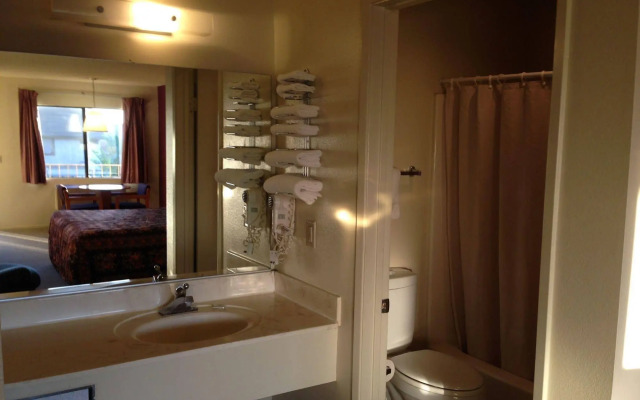 Fullerton Inn - Near Medieval Times