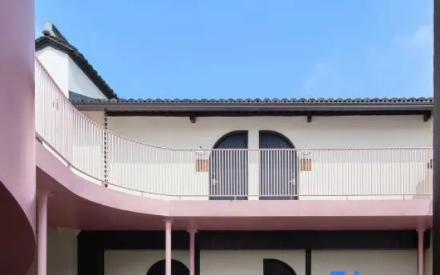 Floral Lux Hotel·Yafei Hotel (Nanxun Ancient Town Baijianlou)