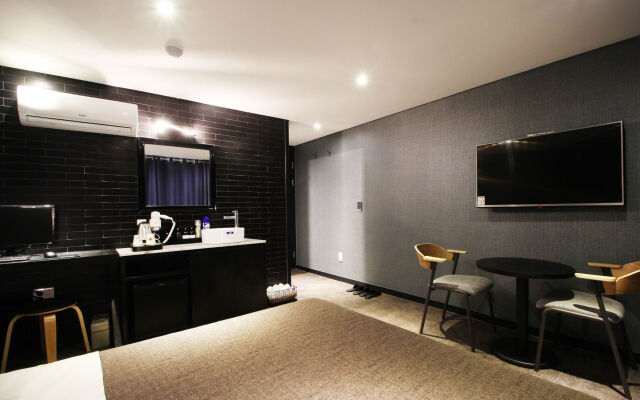 17th Hotel