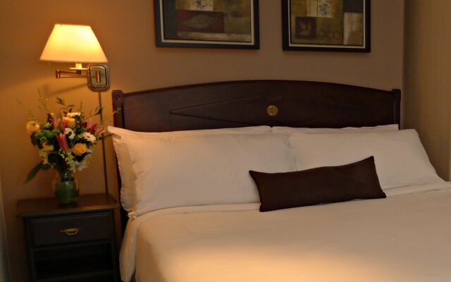 Grand Hotel & Suites