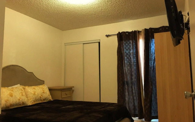 Fully Furnished Apartment in Glendale