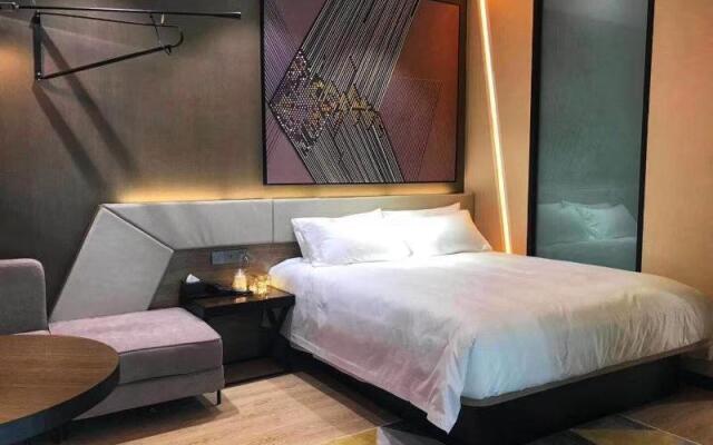 IU Hotels·Nanning Zoo Metro Station RT-Mart