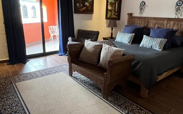 Casa Colonial en Pueblo Mágico by Adhoc