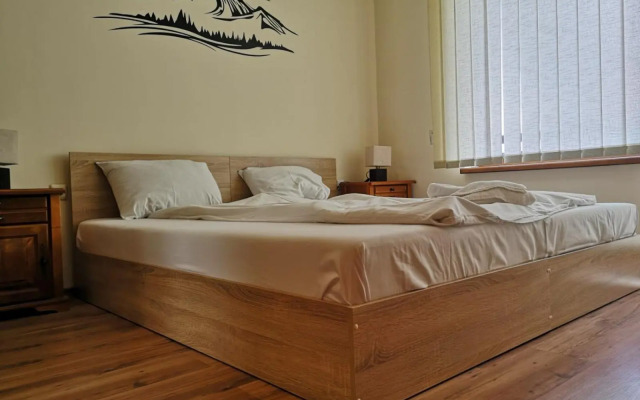 Pine Tree Apartment D34