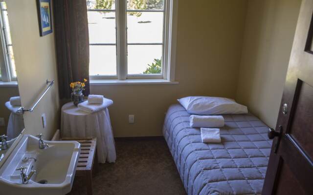 Garston Hotel and Cafe