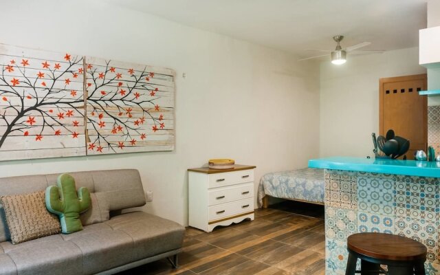 Modern & Sexy Downtown Studio