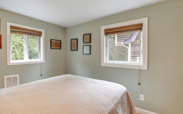 Quaint Tillamook Getaway Near Netarts Bay