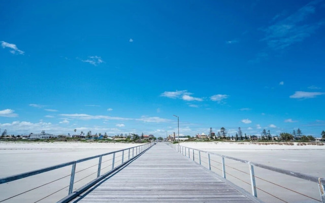 The Cove @ New Port-Pool - Spa - Sauna - Gym & More