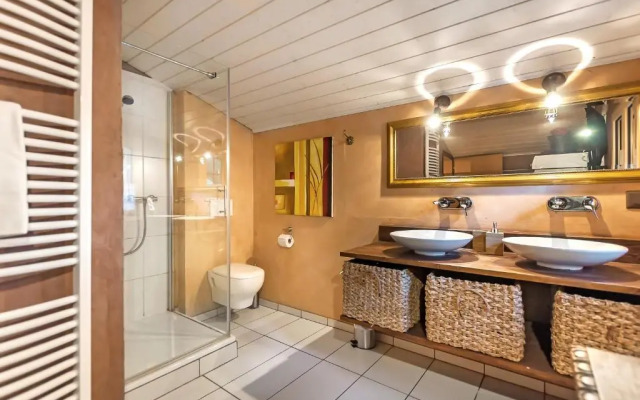 Charming Little Chalet for 6 People & Free Ski Lockers