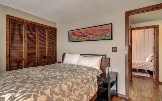 Invitingly Furnished 1 Bedroom - Miner's Candle 4