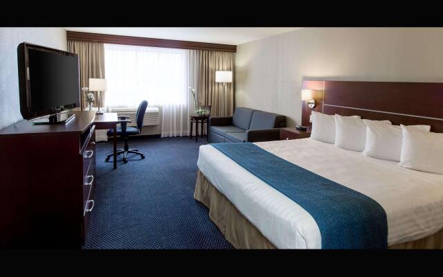 Quality Inn & Suites Brossard