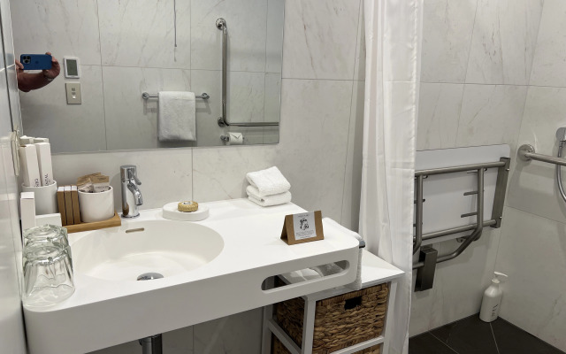 Queenstown House Luxury Lakeside Apartments