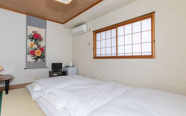 OYO Business Takahata Ekimae Hotel