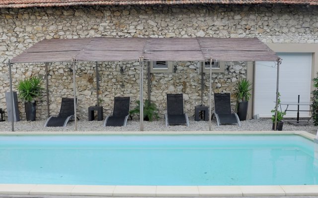Beautiful and Stylish Town House With Private Swimming Pool in the Middle of Cavaillon