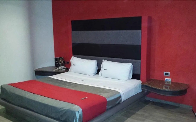 Motel Kiss