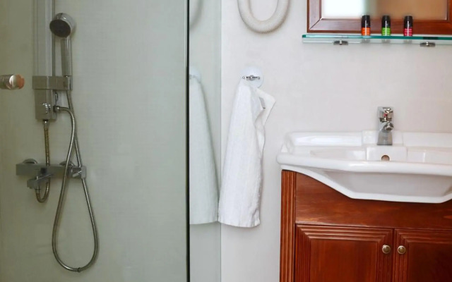 Keros Art Hotel