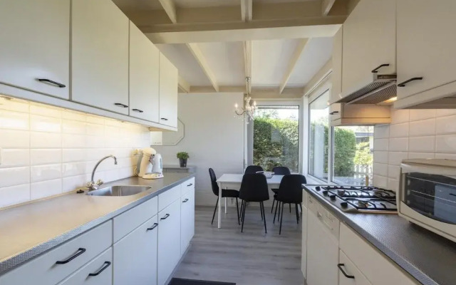 Welcoming Bungalow With Garden