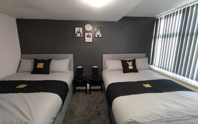 Black Ocean Holiday Apartments