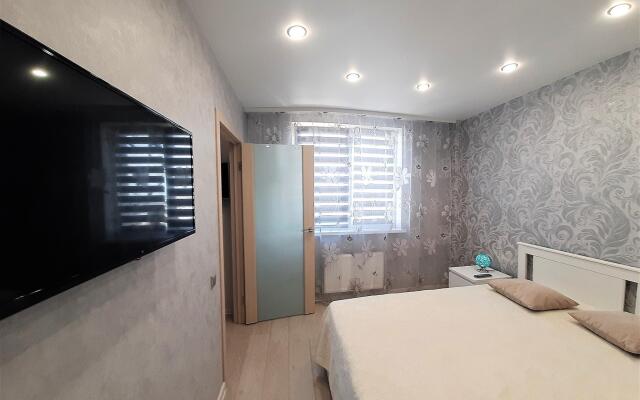 Мегаполис на улице Средне-Московская