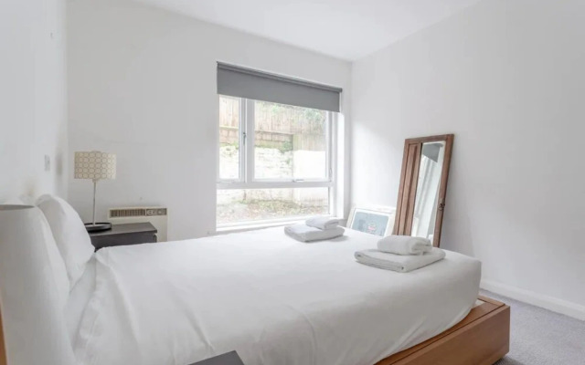 Spacious 1 Bed Apartment Near Shoreditch Park