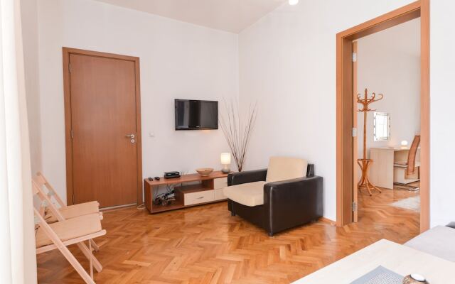 FM Deluxe 1-BDR Apartment - Artist's Place