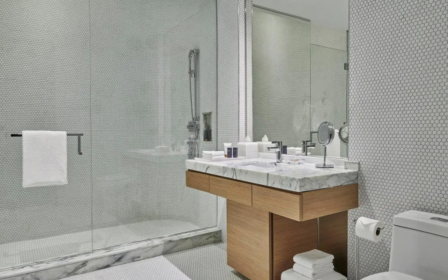 SLS LUX Brickell