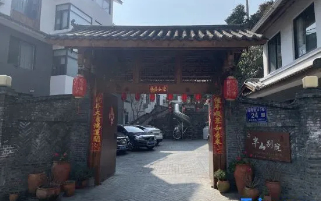 Dujiangyan Floating Spa Resort Villa