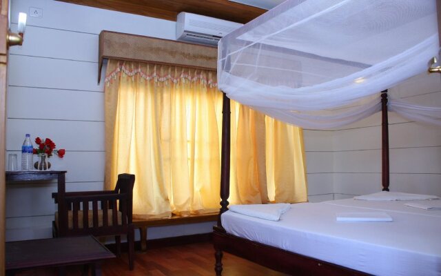 Abad Premium House Boat