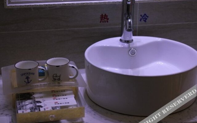 Naxi Theme Hotel (Lijiang Ancient City Dashuiche)
