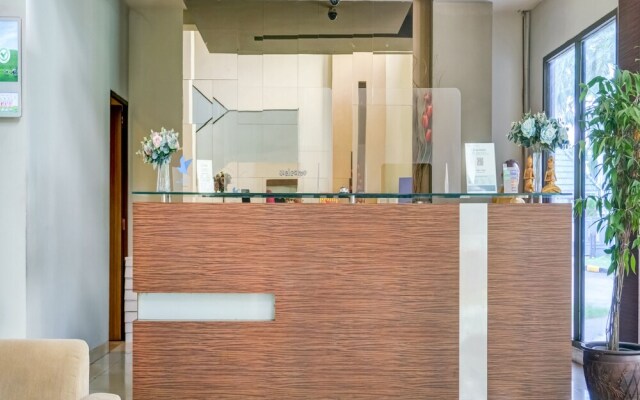 Townhouse OAK Hotel Grand Cikarang