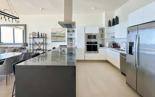 Sandy Beach 2BR Beachfront Getaway