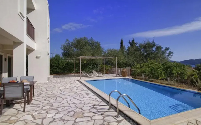 Villa Irineos With 2 Bedrooms and 3 Bathrooms