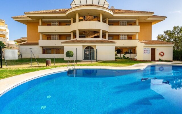 Stunning flat with open pool