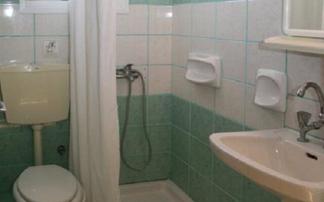 Kouros Apartments & Studios