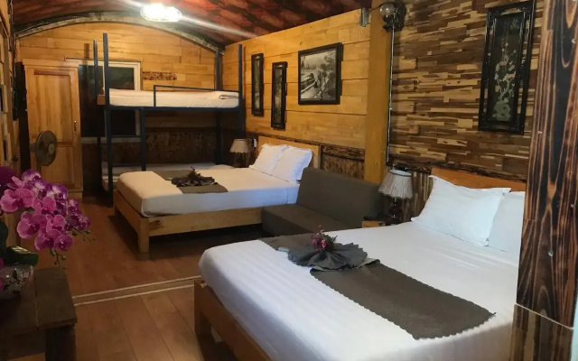 Redhouse Backpacker Hostel