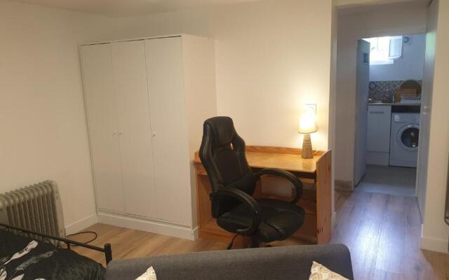 Studio 25m2 indépendant sous-sol